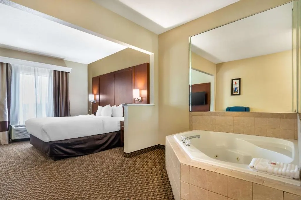 Missouri Hotels With Jacuzzi in Rooms