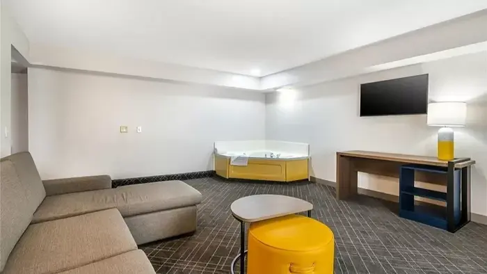 Comfort Inn & Suites St. Louis - Chesterfield