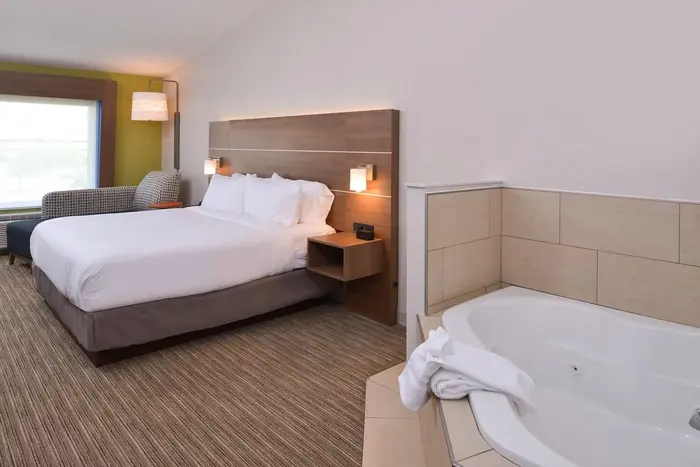 Holiday Inn Express & Suites Omaha - 120th And Maple By IHG