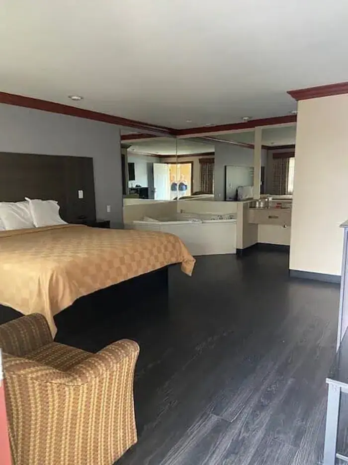 Thunderbird Lodge