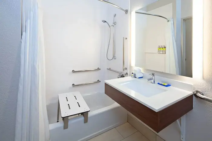 Holiday Inn Express & Suites Rancho Mirage