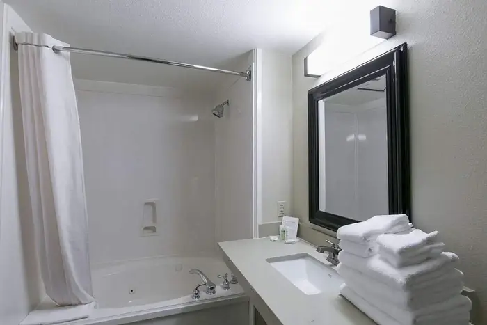 Comfort Suites NW Lakeline