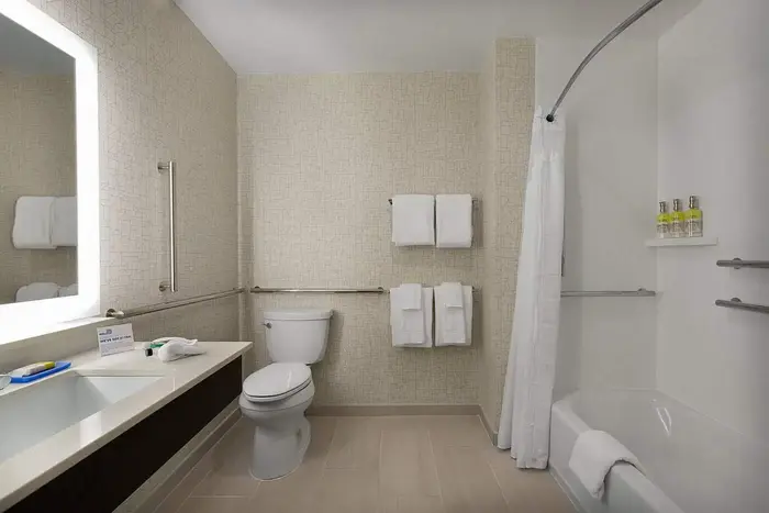 Holiday Inn Express & Suites Fayetteville