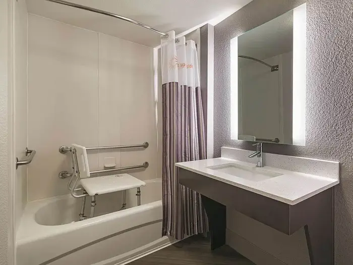 La Quinta Inn & Suites by Wyndham Dallas