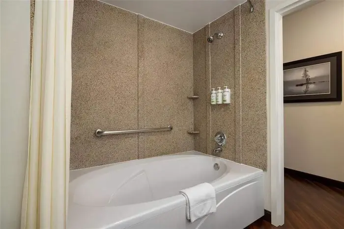 La Quinta Inn & Suites by Wyndham