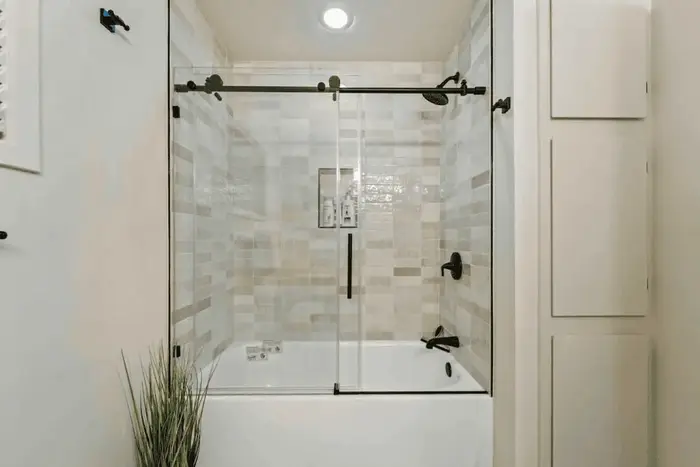 Spacious Home in Uptown: Views, Hot Tub
