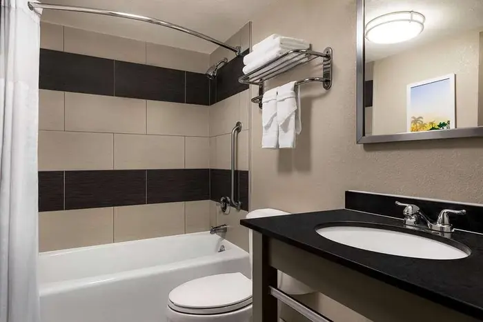 Days Hotel by Wyndham Allentown Airport