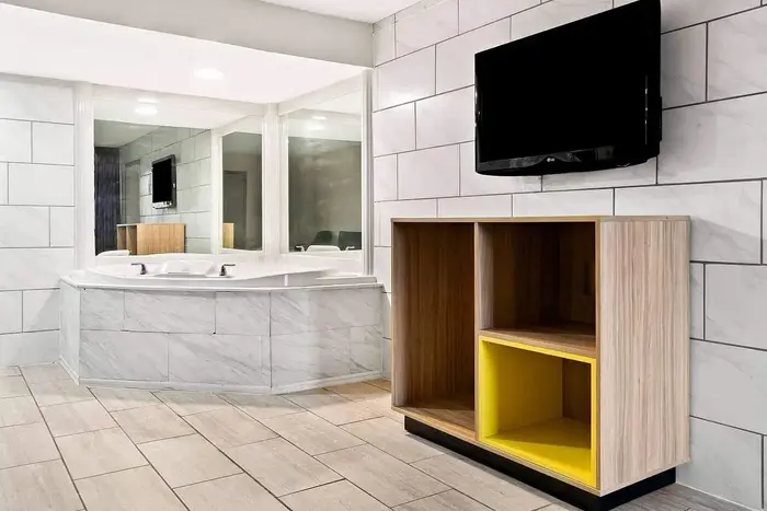 Days Inn & Suites by Wyndham Warren