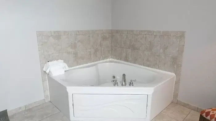 Country Inn & Suites by Radisson, Kansas City at Village West, KS