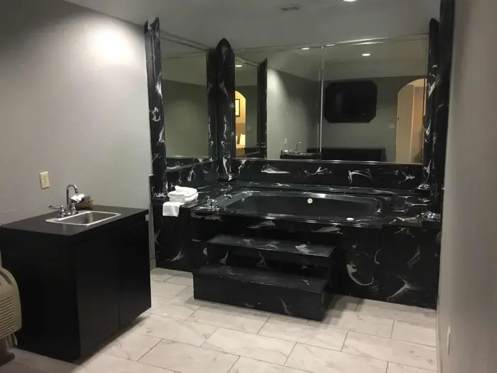 Island Suites Hobby Airport