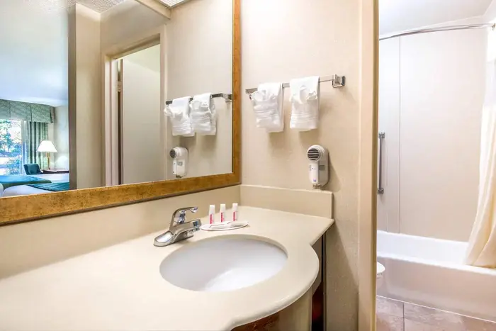 Days Inn & Suites by Wyndham Albuquerque
