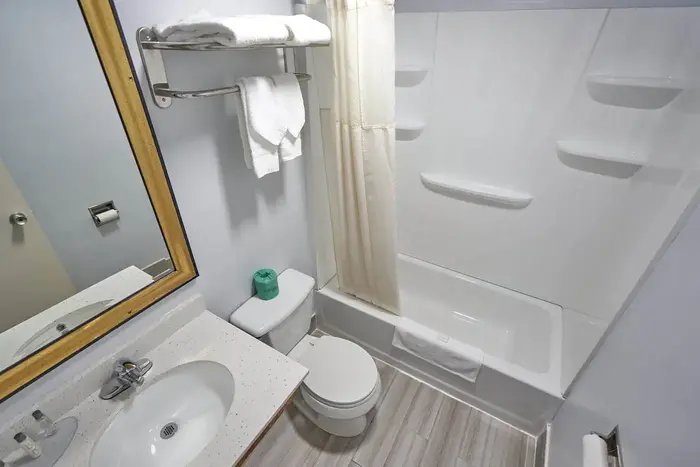 Riverview Inn & Suites