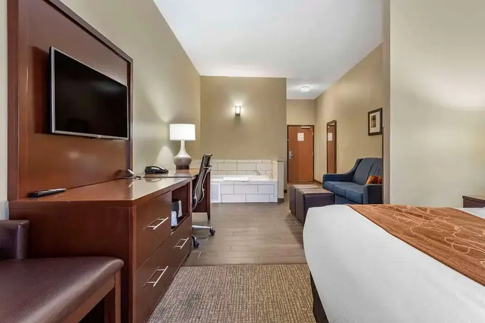 Comfort Suites Bridgeport – Clarksburg