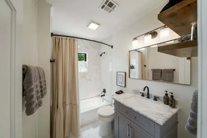 Pure Comfort by the Expo; hot-tub, pets