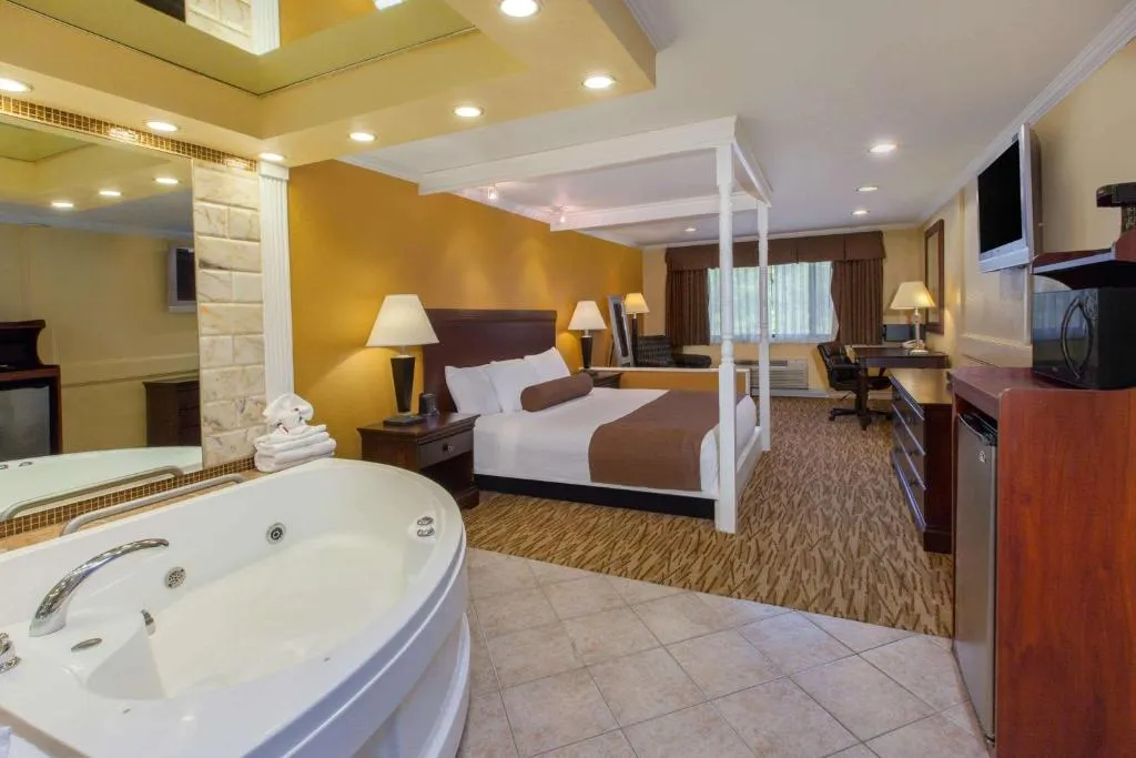 Nebraska Hotels With Jacuzzi in Rooms