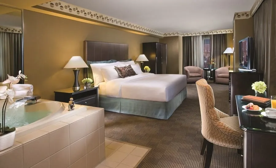 New Hampshire Hotels with Jacuzzi in Rooms