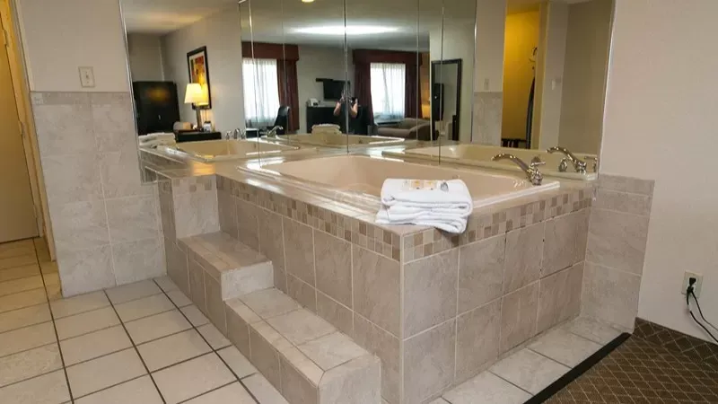 Norwood Inn & Suites Columbus