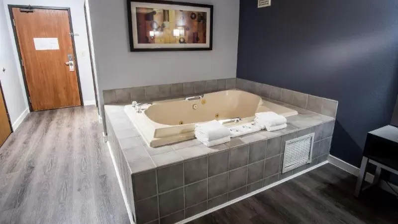 Norwood Inn & Suites Eagan