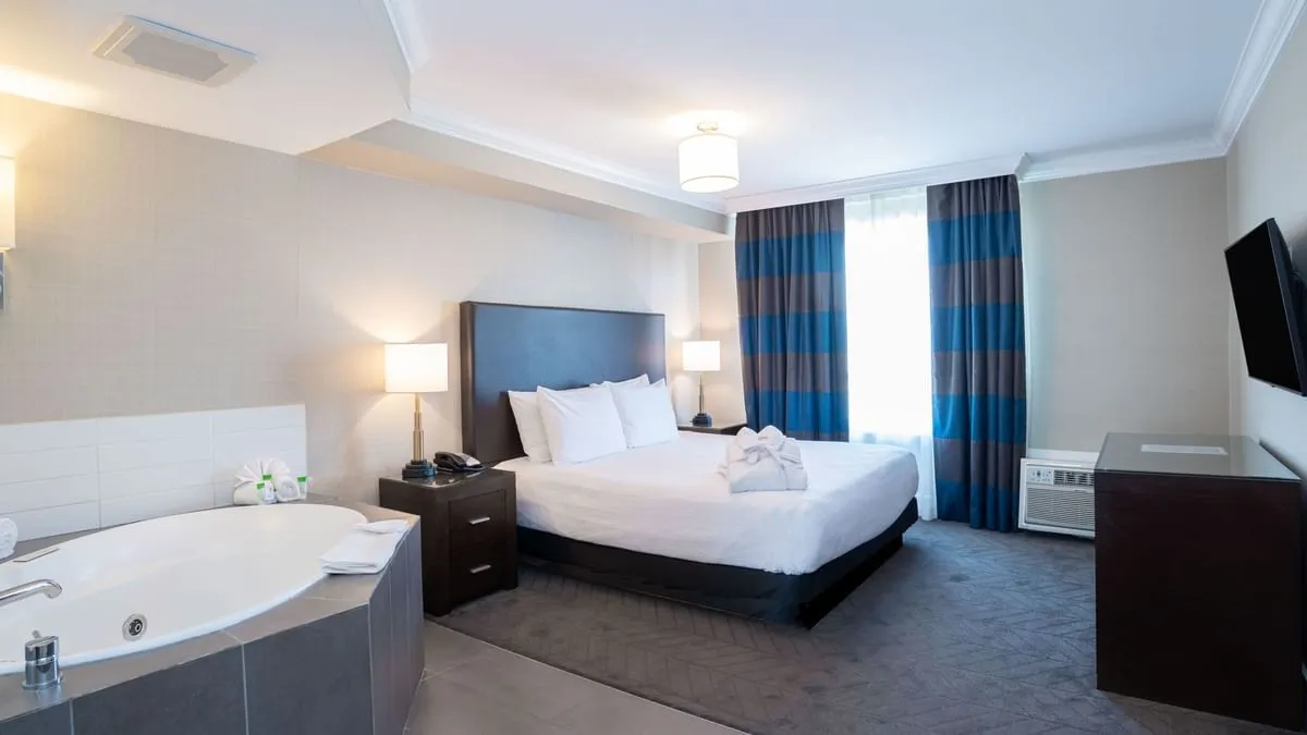 Oakland Hotels with Jacuzzi in Room