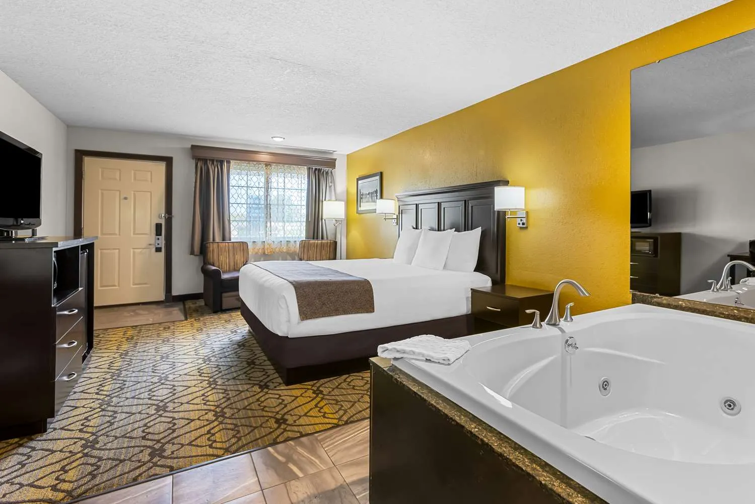 Ohio Hotels With Jacuzzi in Rooms