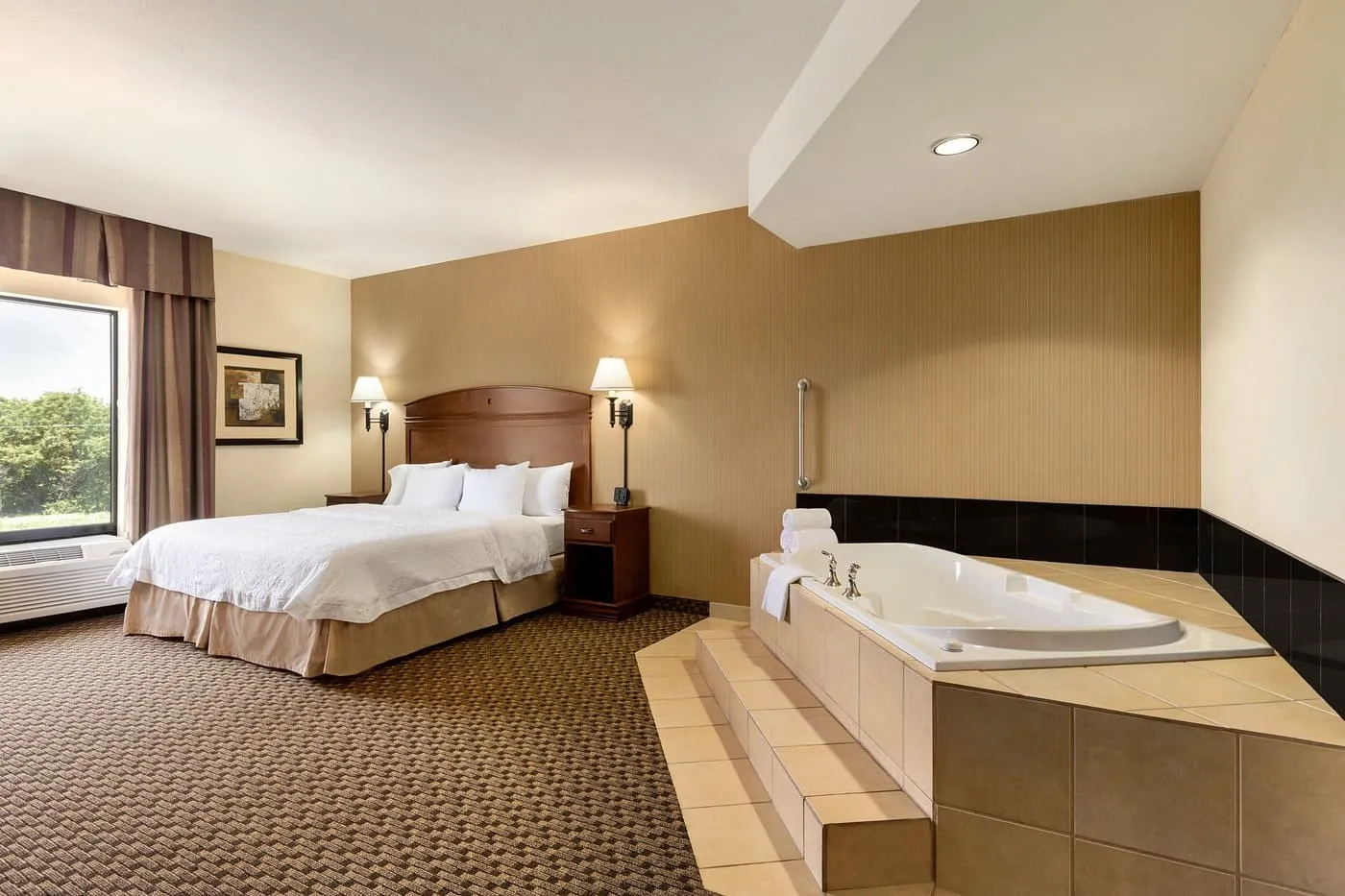 Oklahoma Hotels With Jacuzzi in Rooms