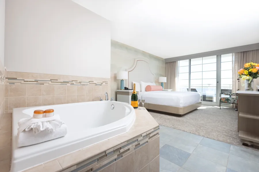 Orange County Hotels with Jacuzzi in Room