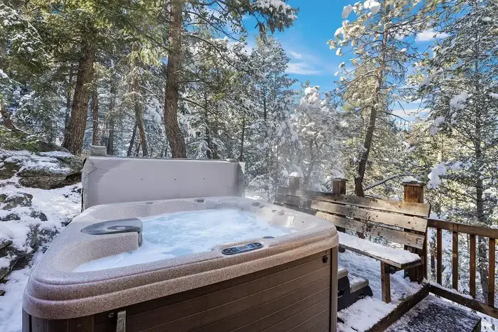 Juniper Lodge & Treehouses