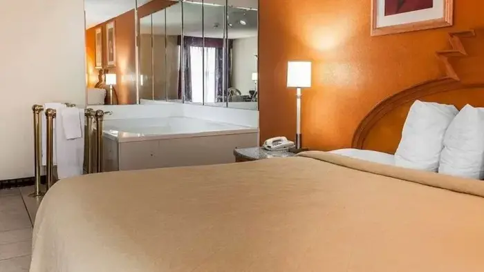 Quality Inn & Suites Shelbyville I-74