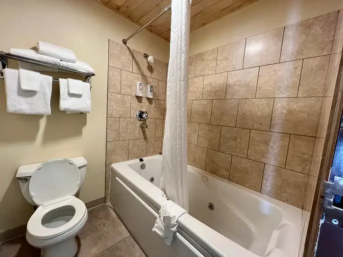 Beartooth Hideaway Inn & Cabins