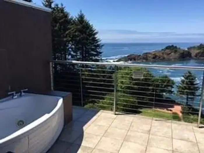 Whale Cove Inn