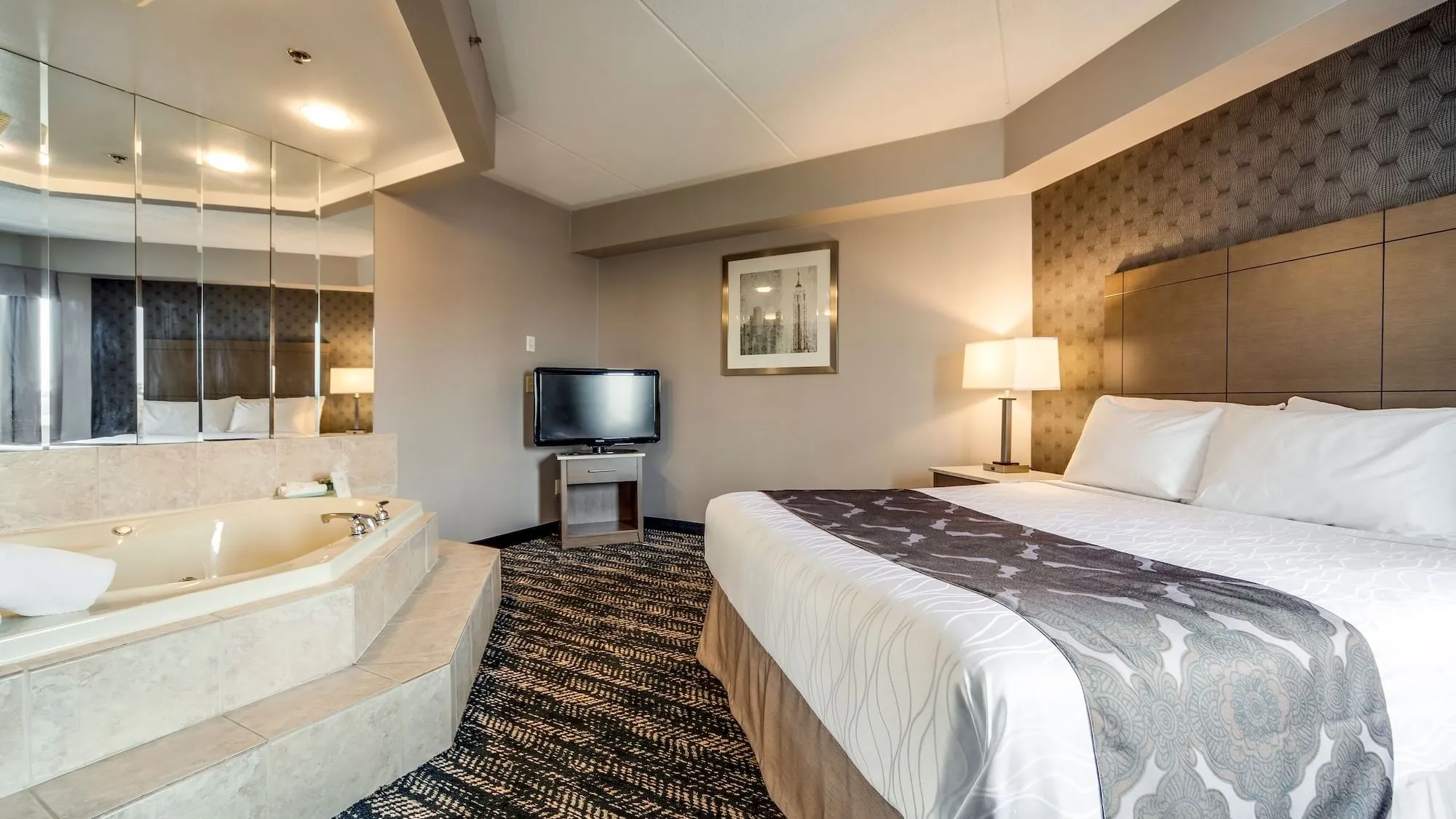 Sacramento Hotels with Jacuzzi in Room