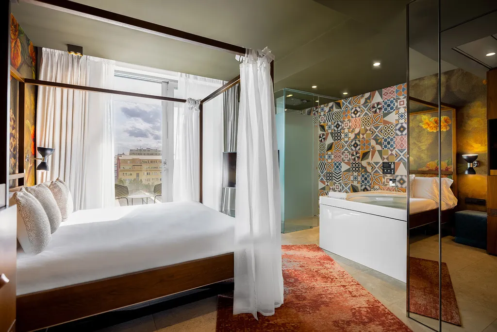 Santa Barbara Hotels with Jacuzzi in Room