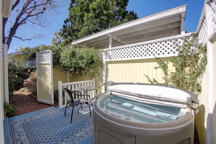 Secret Garden Inn & Cottages