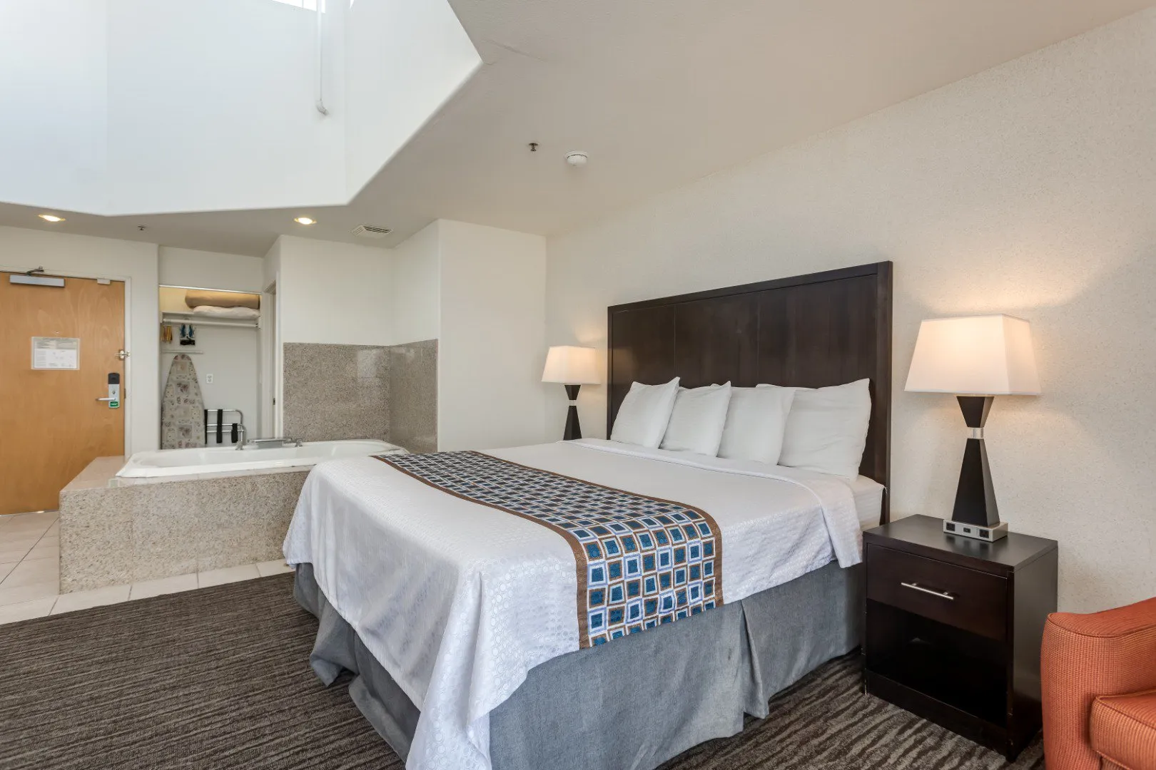 Santa Cruz Hotels with Hot Tub in Room