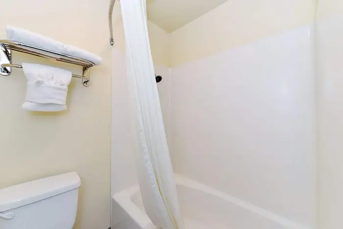 Edgewater Inn & Suites