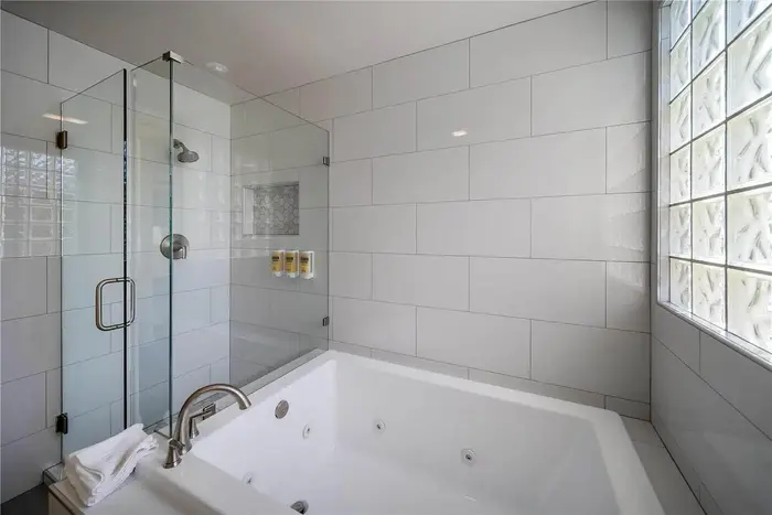 Best Western Plus Palm Court Hotel