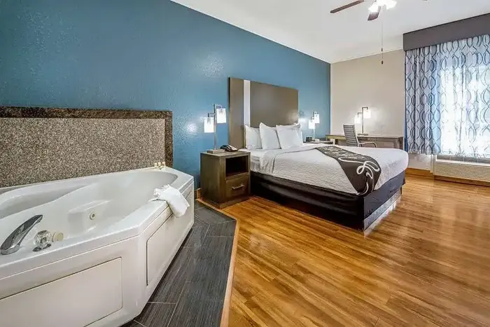 La Quinta Inn & Suites by Wyndham