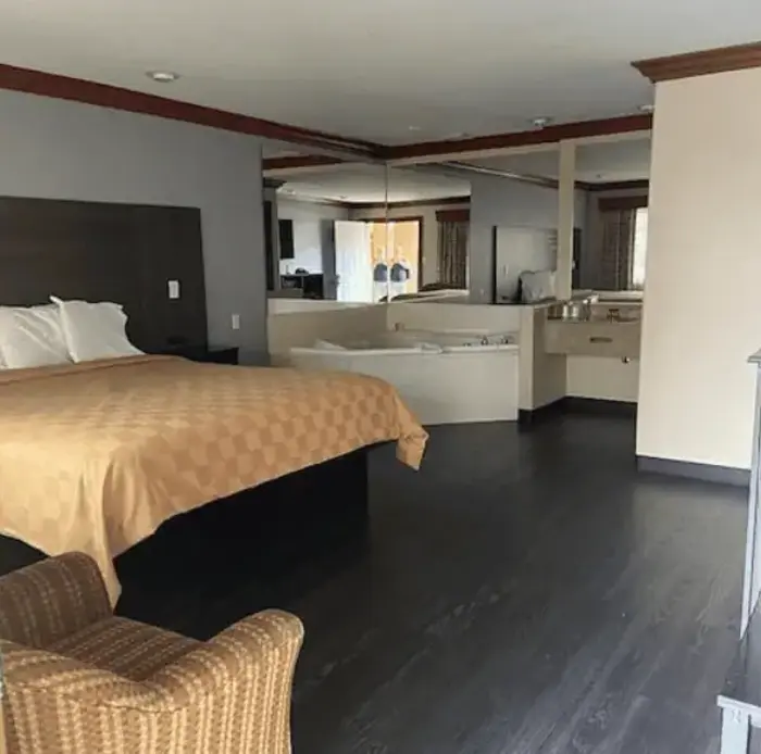 Thunderbird Lodge