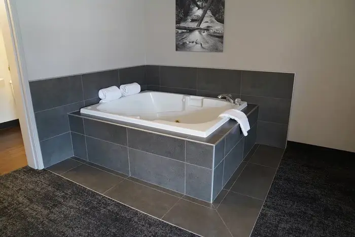 Hotel Ruby Sandpoint | Ponderay