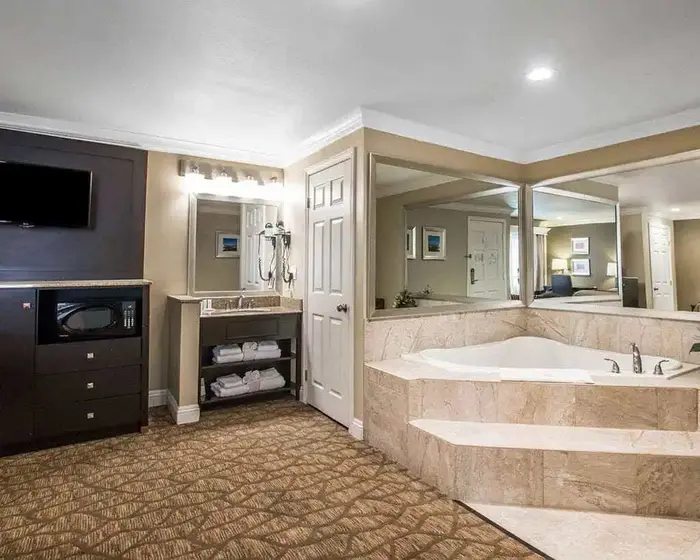 Quality Inn Near Downey Studios