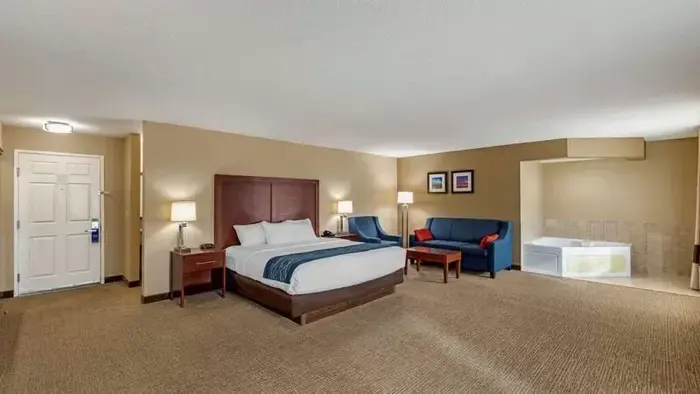 Comfort Inn Suites Jackson - West Bend
