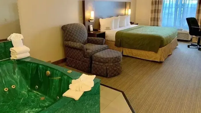 Country Inn & Suites by Radisson, Kenosha, WI