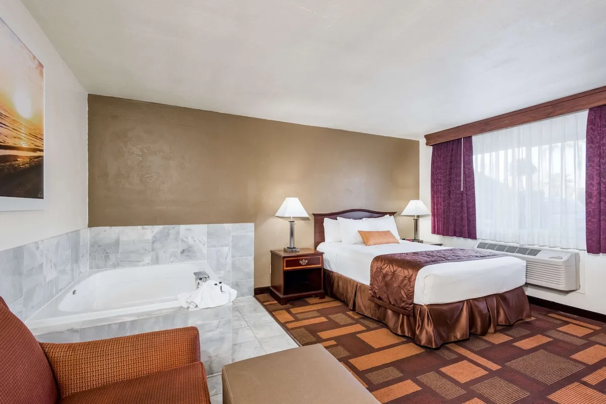 Stockton Hotels with Jacuzzi in Room
