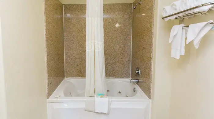 Edgewater Inn & Suites