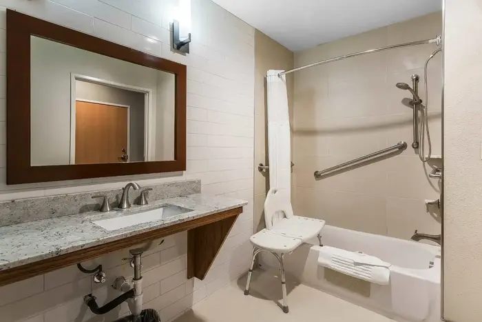 Comfort Suites University