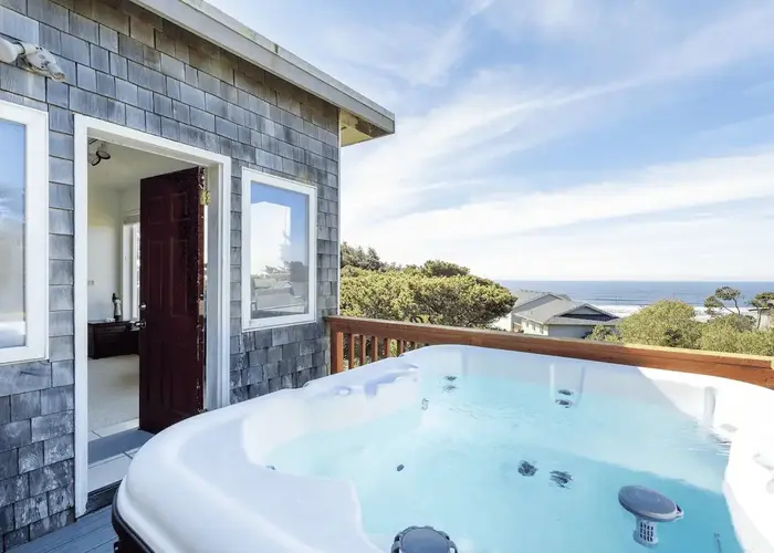 Coastal Retreat, Ocean Views, Hot Tub
