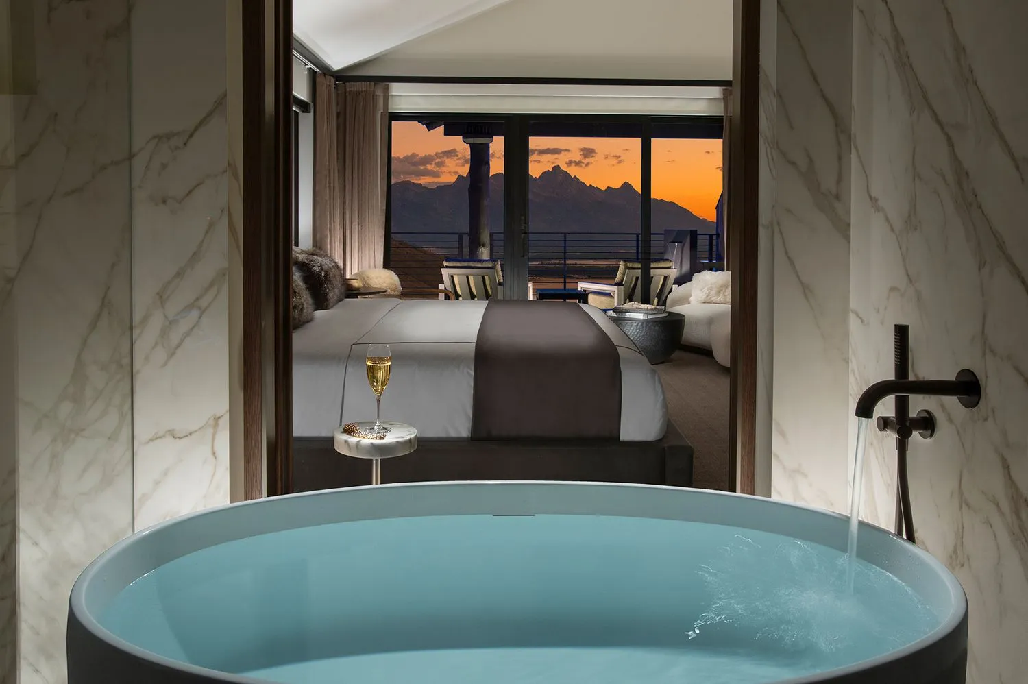 Wyoming Hotels With Jacuzzi in Rooms
