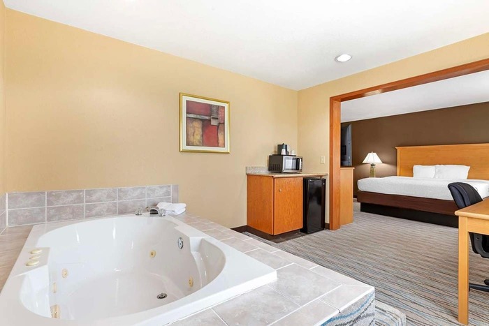 Best Western Locust Grove Inn & Suites
